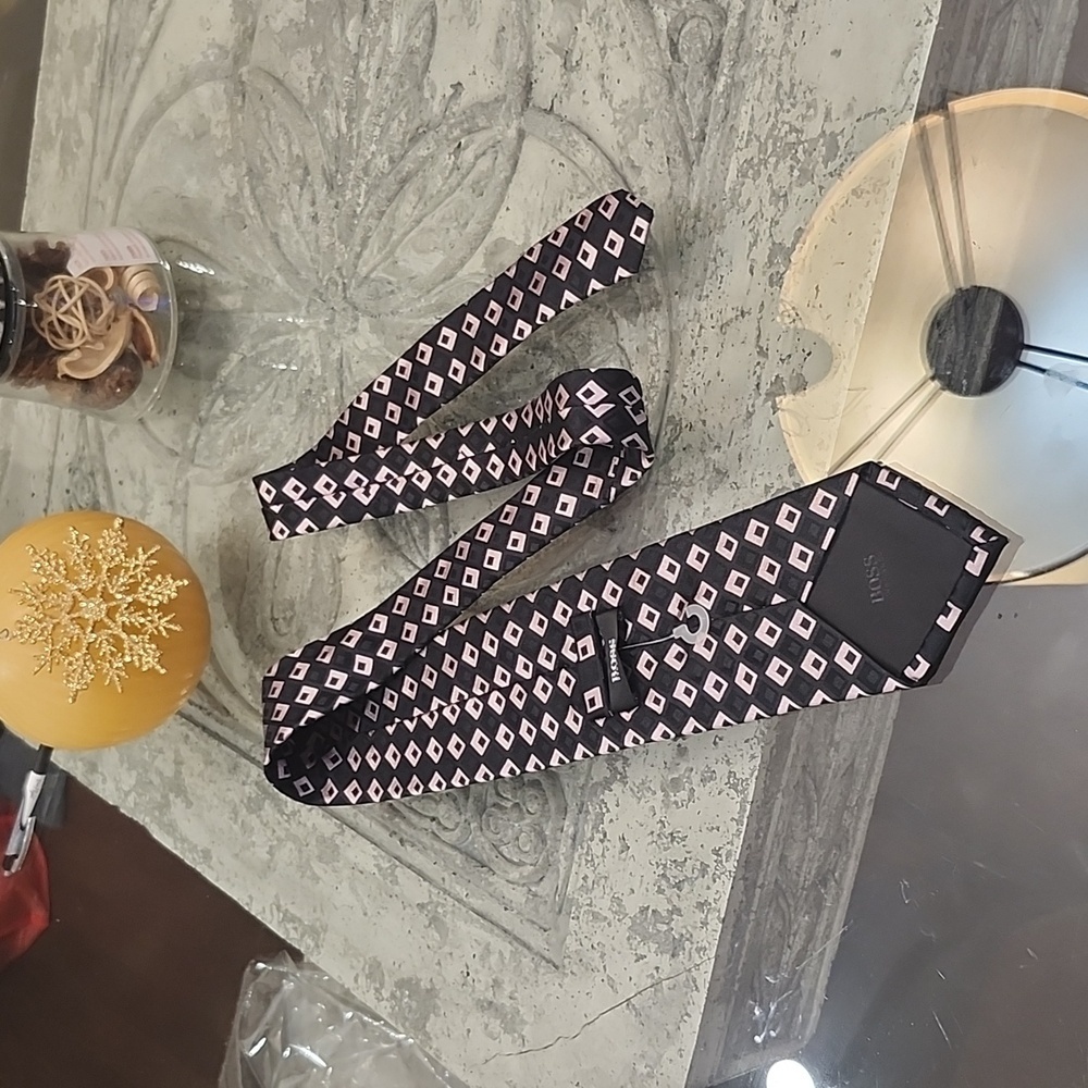 Hugo Boss black and pink silk tie new